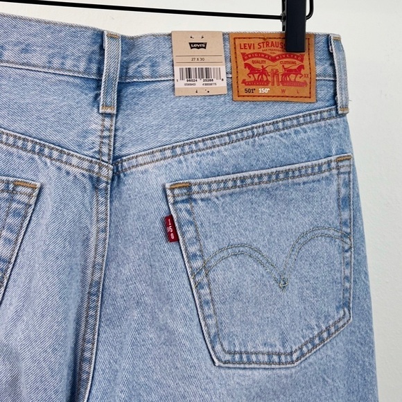 NWT Levi’s 501 Original High Rise Jeans Light Wash Floral Patch Distressed - Picture 5 of 7